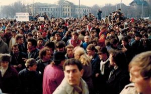 Înțelepciunea mulțimii, în România anilor '90 / Foto: Dan Perry