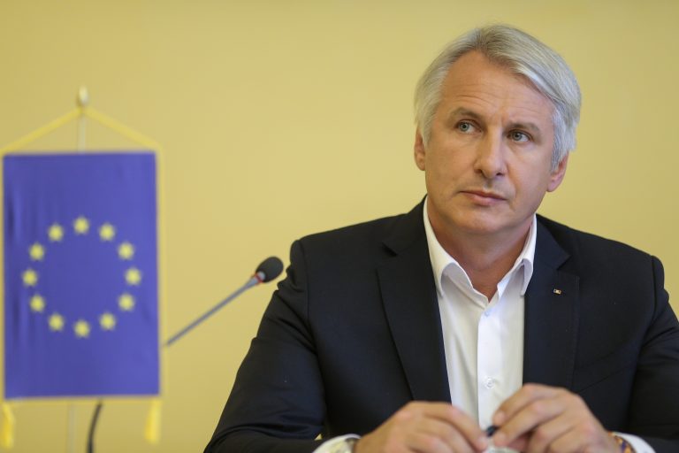 Guvernul PSD dă 34,4% din veniturile statului pe salarii