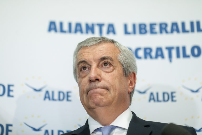 Tăriceanu, către tinerii din ALDE: Nu vă abandonaţi profesia, să nu deveniţi dependenţi de politică