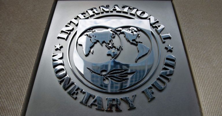 FMI a revizuit pozitiv prognoza de creştere economică a României pentru 2022, la 4,8%, de la o prognoză de 2,2% în primăvară
