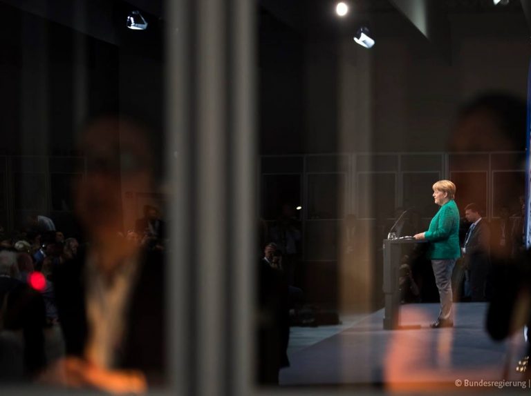 Merkel, de la Beijing: Protecția climei e responsabilitatea tuturor