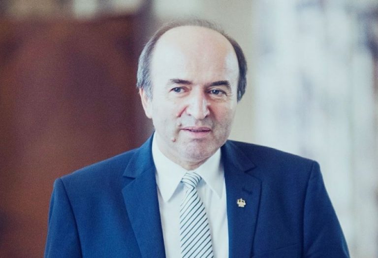Culmea ipocriziei: Tudorel Toader felicită desființarea Comisiei “Iordace”