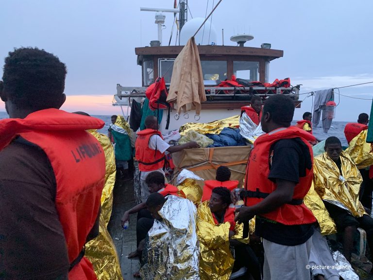 Germania este gata să primească un sfert din migranții care sosesc în Italia