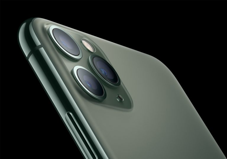 Primele probleme pentru noul iPhone. Este acuzat că declanșează fobia de găuri