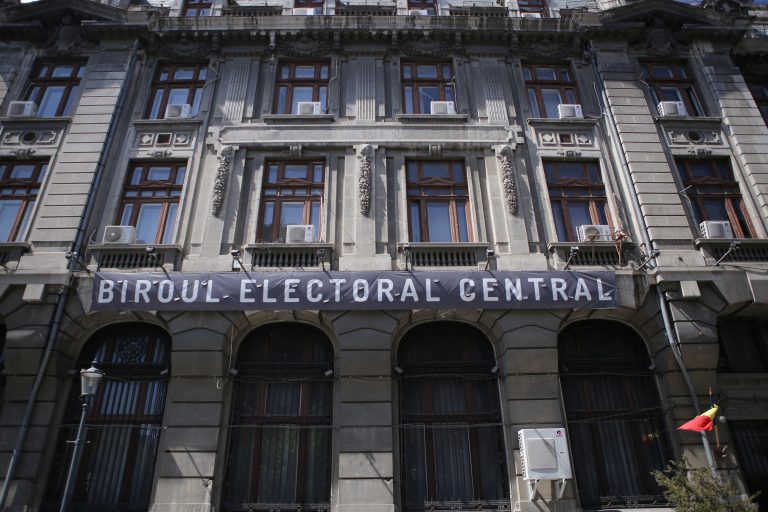 ALEGERI PREZIDENŢIALE 2025 | Rezultatul final, comunicat de BEC: George Simion a obţinut 40,96% din voturile valabil exprimate, Nicuşor Dan – 20,99%