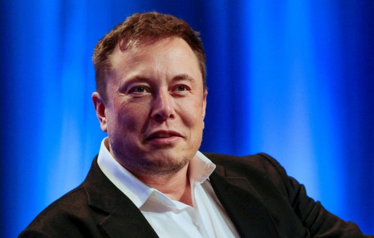 Elon Musk vrea să implanteze primul cip în creierul unui om până la sfârşitul anului