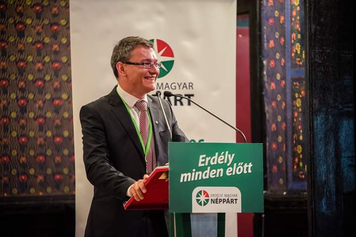 Liderul Partidului Popular Maghiar din Transilvania, salut nazist într-o poză. Reacția acestuia.