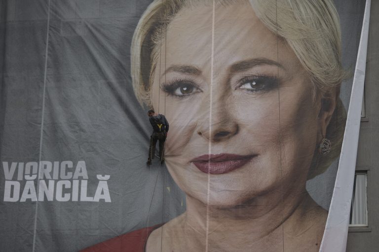 Ordin pentru trompetele PSD: Spuneți că Dăncilă s-a văzut deja cu Pence. În primăvară
