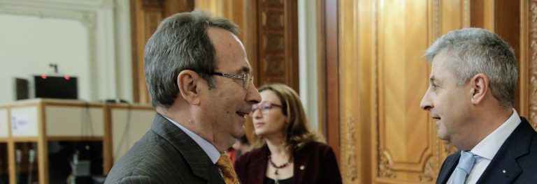 De ce a fost declarată neconstituţională OUG 192/2020 care instituie obligativitatea purtării măştii în spaţiile publice deschise