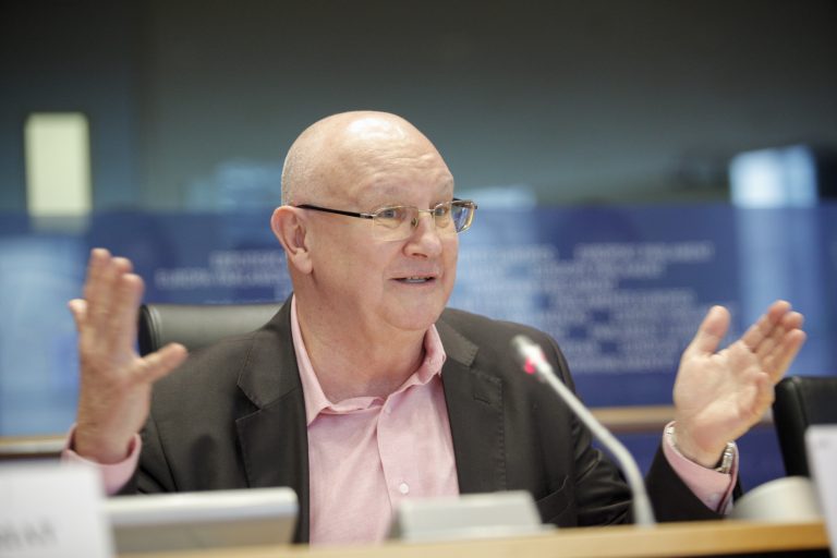 Pașcu stă cu sufletul la gură: Îi retrage Dăncilă candidatura?