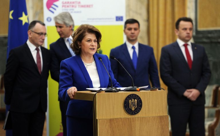 Eurodeputații PSD fac zid în jurul Rovanei Plumb