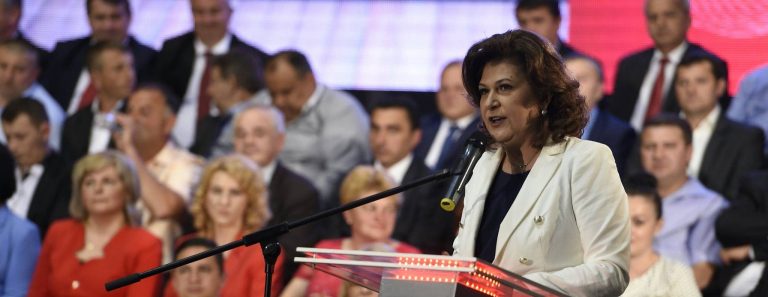 Rovana Plumb susține că și-a achitat datoria de 800.000 de lei. A dat la schimb două apartamente
