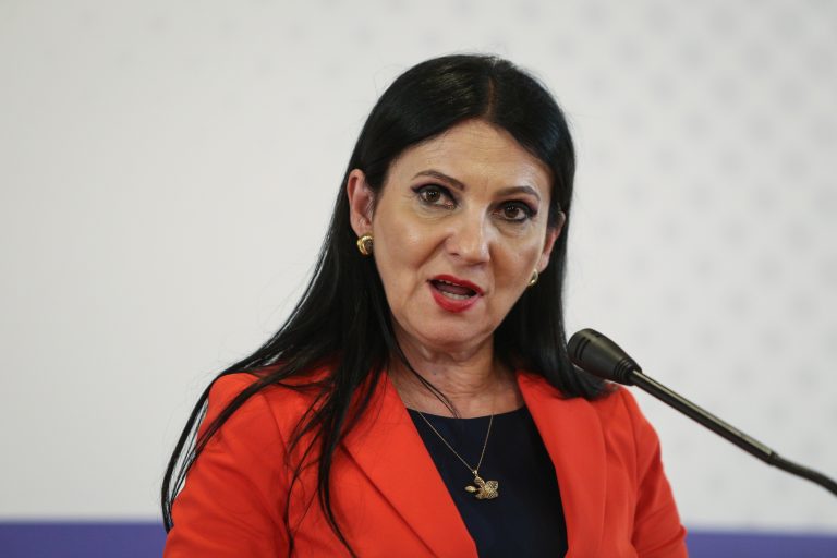 Sorinei Pintea, arestată preventiv pentru luare de mită, i s-ar fi făcut rău în arest