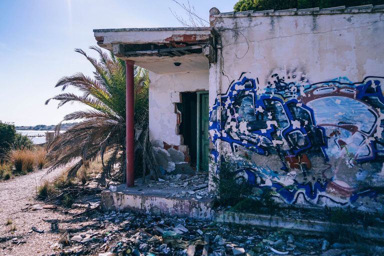 ANALIZĂ Sierra Quadrant: Economia românească pare că atârnă de un fir de ață