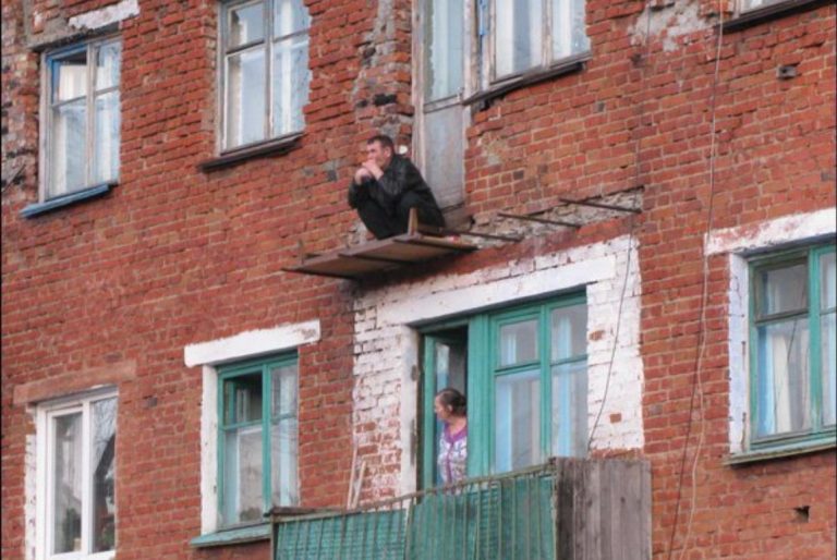 Rusia interzice fumatul pe balconul apartamentului