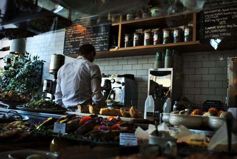 POLITICO: Ghidul cafenelelor din Bruxelles, orașul în care totul se pune la cale în jurul unei cești de cafea