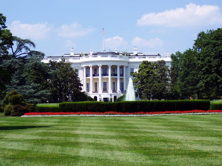 Casa Albă: SUA vor fi în măsură să continue chiar şi “câteva luni” asistenţa pentru Ucraina în cazul în care Congresul american nu votează din nou finanţarea