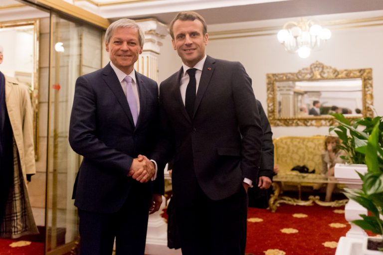 Cioloș își menține poziția vagă față de Goulard după întâlnirea cu Macron