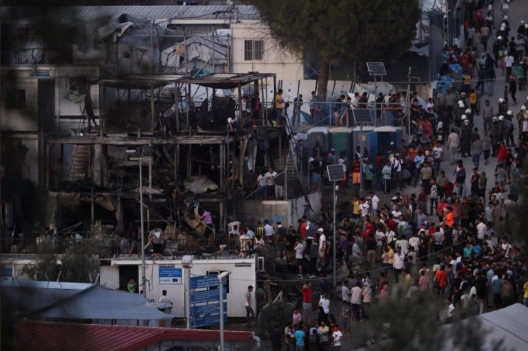 Revolte ale migranților pe insula de coșmar a Europei