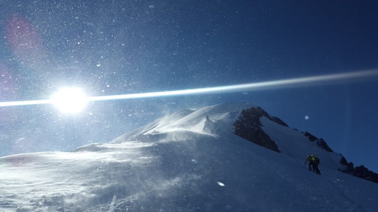 Alertă: Risc de prăbușire a unui ghețar din zona Mont Blanc