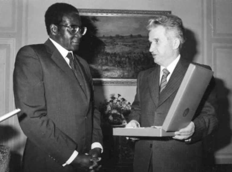 Robert Mugabe, un ”Ceaușescu african”, declarat erou național
