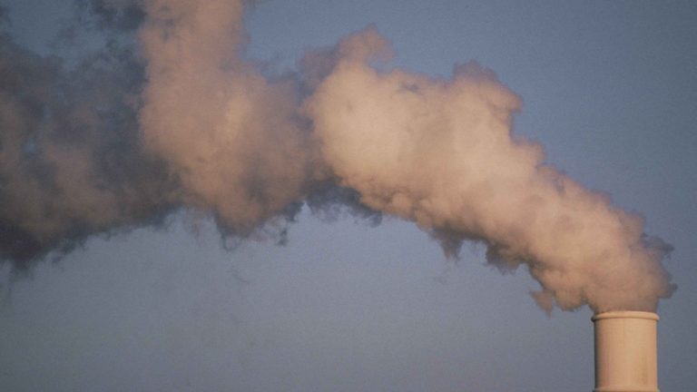 Țările care au redus cel mai mult emisiile de dioxid de carbon după 1990. România, în top 10