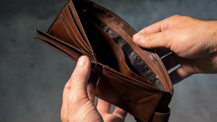 Preţurile topesc creșterile de salarii și pensii: + 3,9% în august