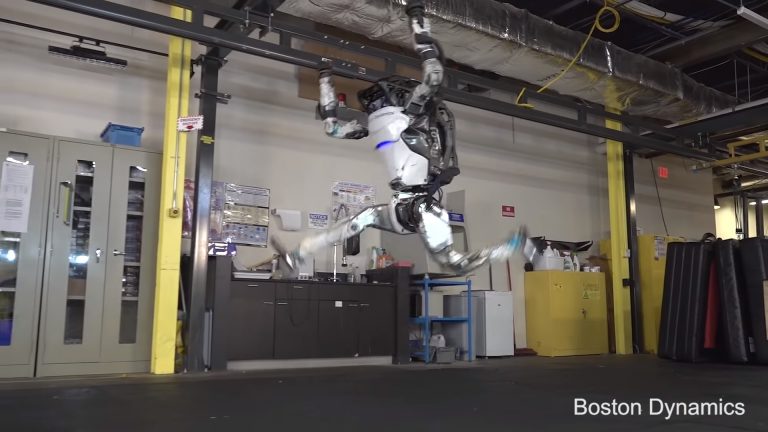 Atlas, robotul care face gimnastică mai bine ca mulți oameni. Imagini uluitoare și terifiante, în același timp