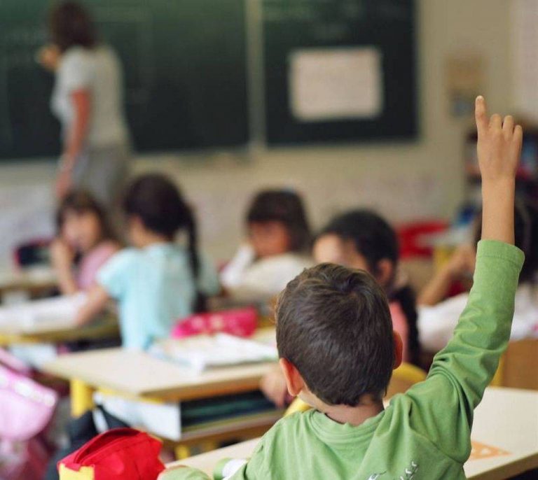 Cum vor fi întâmpinați, luni, elevii la școala smart din comuna Ciugud