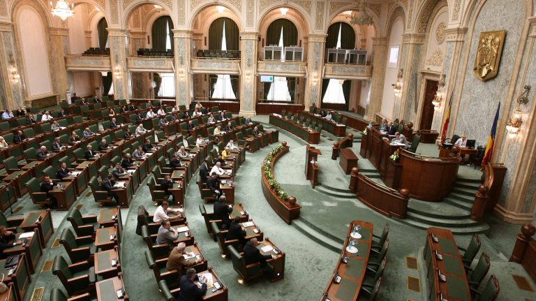 Senatul a adoptat proiectul impozitării pensiilor speciale