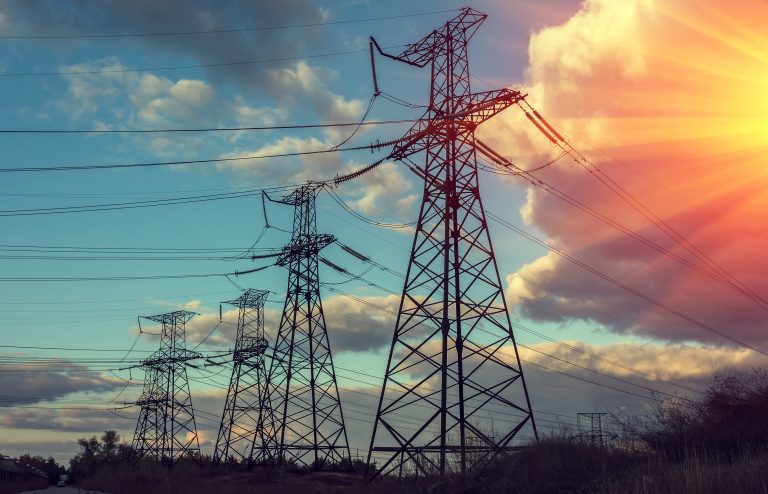 Prețul energiei, la un nou maxim istoric. România importă electricitate din Ungaria