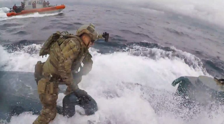 VIDEO Paza de coastă americană a capturat un „narco-submarin”. Căra 5 tone de cocaină
