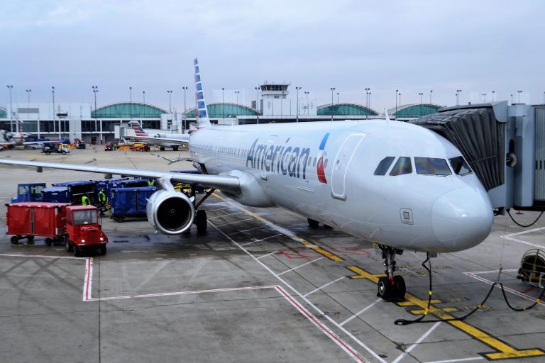 Mecanic al American Airlines, arestat pentru sabotarea unui avion cu 150 de pasageri