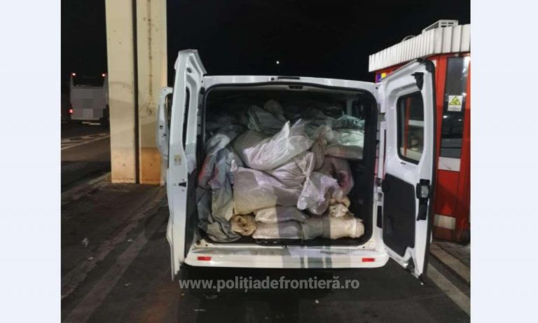 Un sârb a încercat să intre în România cu 750 de kilograme de canabis