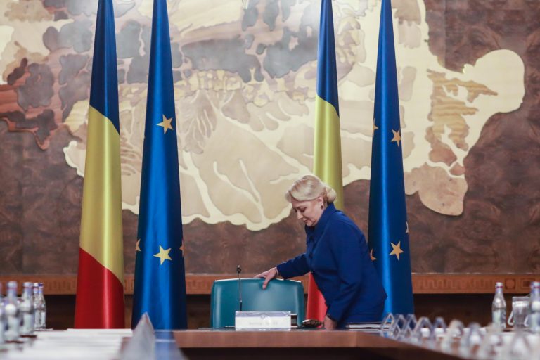 Dăncilă, copia fidelă a lui Vadim: Se leagă mai nou și de aspectul fizic al lui Iohannis