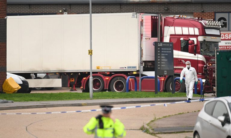 De ce au murit cei 39 de chinezi în camionul din Marea Britanie