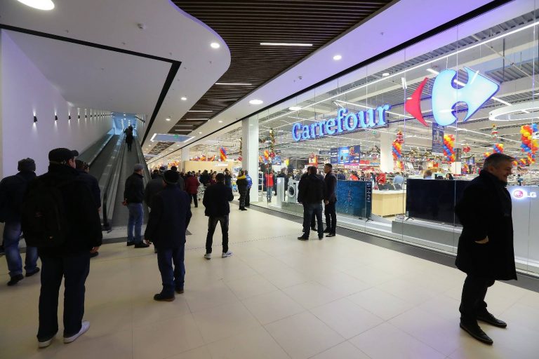 Bye bye Cora: Carrefour takes over