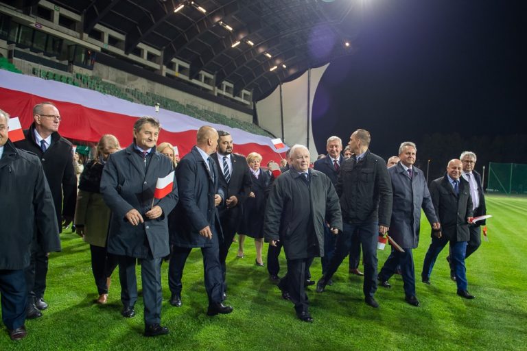 Conservatorii polonezi se îndreaptă spre o victorie categorică, opoziția se zbate să fie relevantă