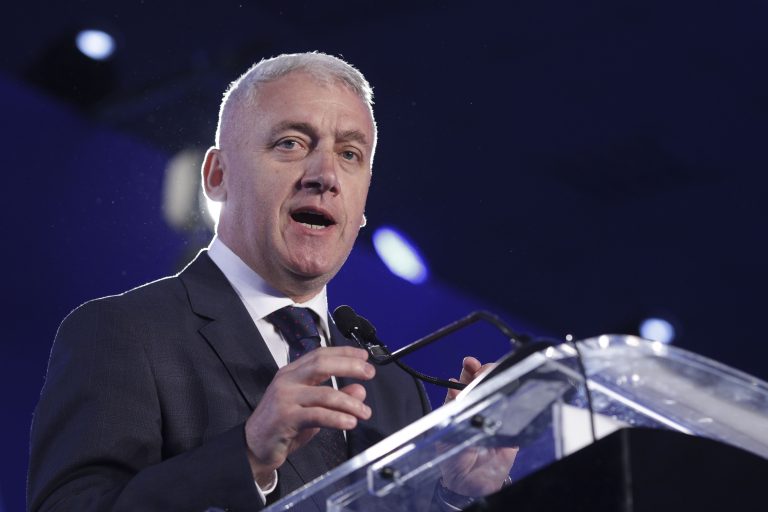 Adrian Țuțuianu: Pro România nu vine luni la Parlament