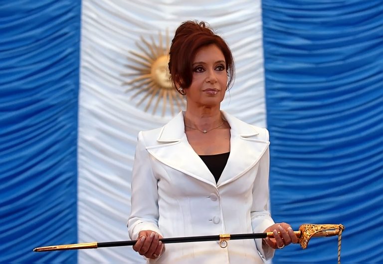Argentinienii au readus-o la putere pe Cristina Fernandez, fostul președinte populist acuzat că a ruinat economia țării