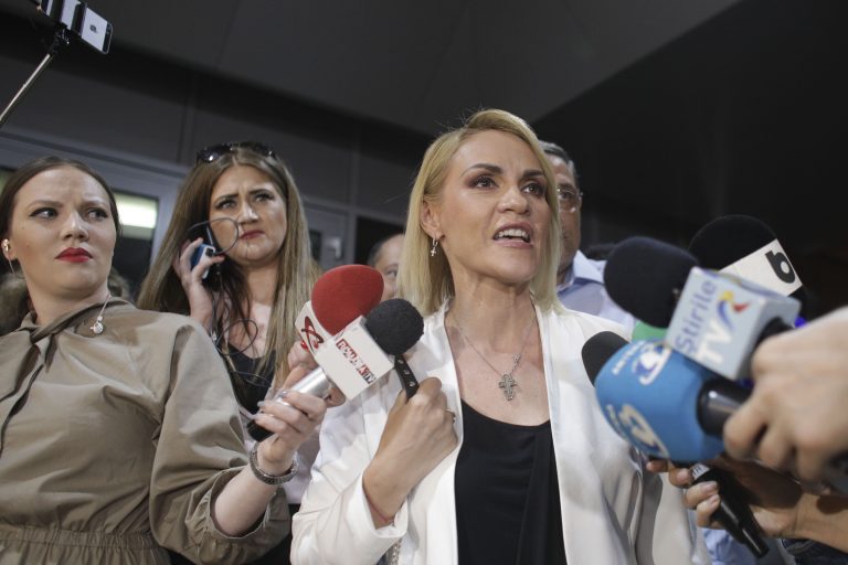 O postare cât o biografie. Cine este cu adevărat Gabriela Firea