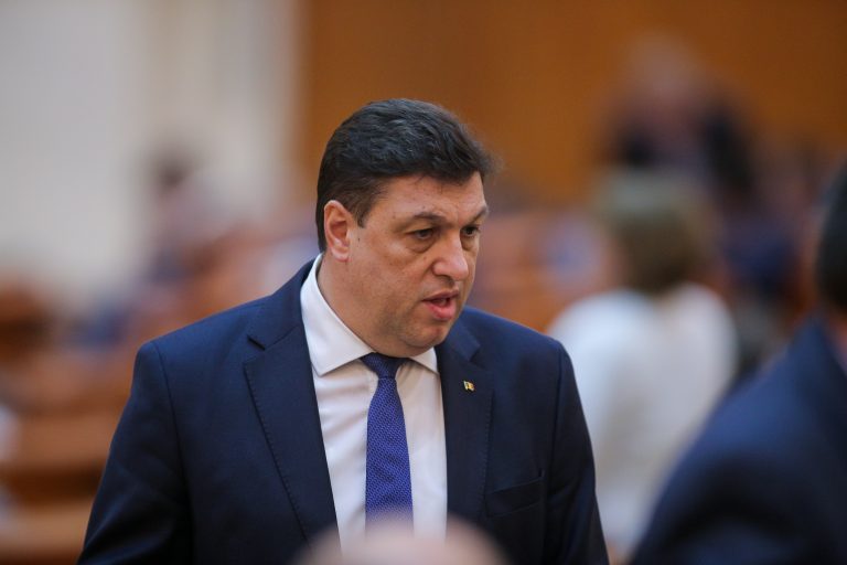 Șerban Nicolae îl acuză pe Iohannis de nazism. Reacția Institutului ”Elie Wiesel”