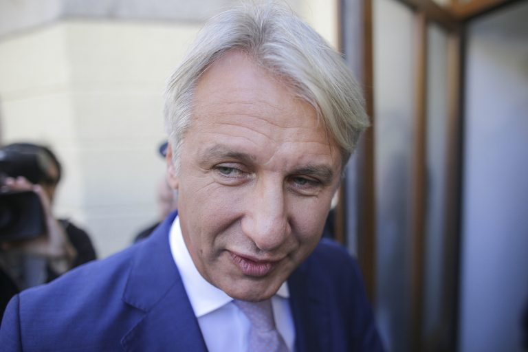 Teodorovici, în rol de „Mama Omida”: PNL mai are doar „12 zile de miere”