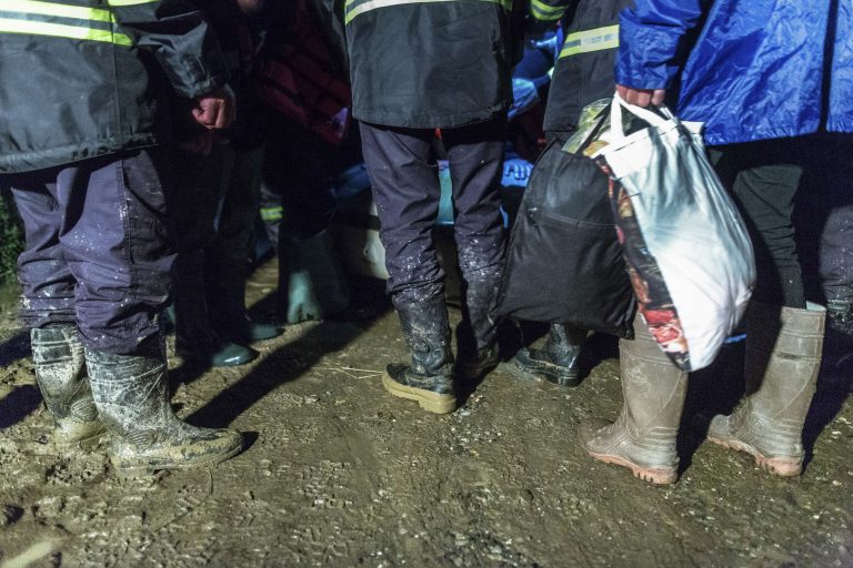 Legea care îi obligă pe bărbați să nu mai stea la cârciumă în caz de stare de asediu sau de calamități naturale