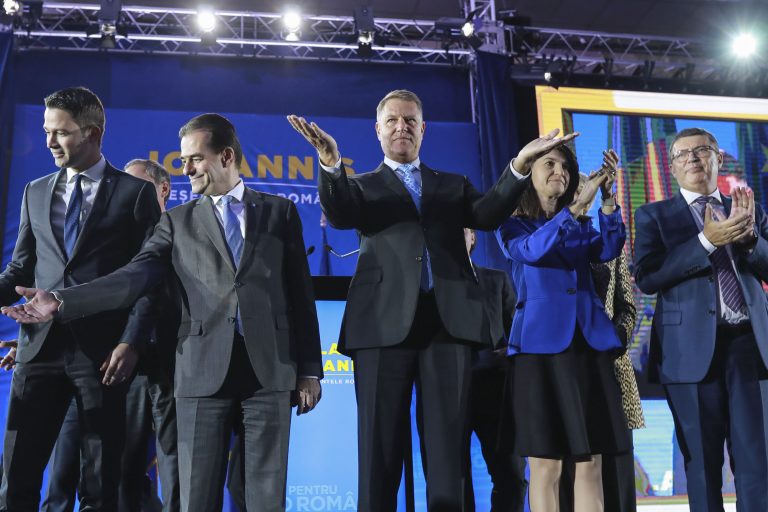 Klaus Iohannis: Vă spun vouă, nu vor exista tăieri de pensii şi salarii!
