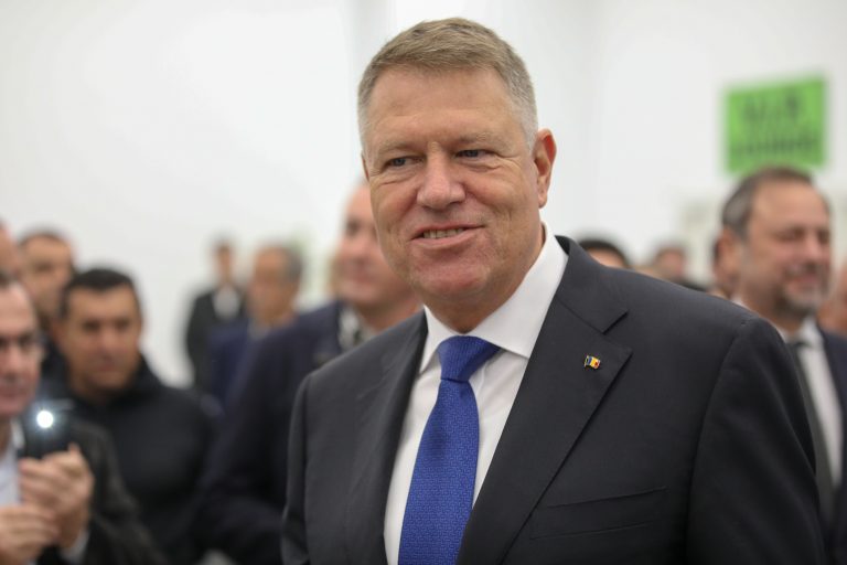 Anti-graft President Klaus Iohannis to face bitter rival Social Democrat Viorica Dancila in runoff (update 1)