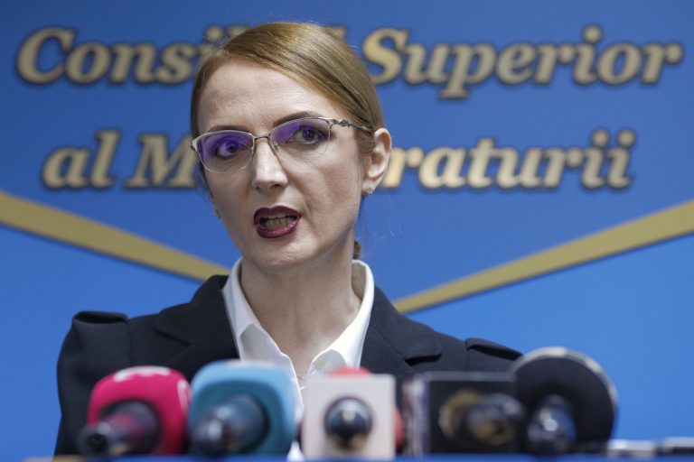 Fostul ministru al Finanțelor Sebastian Vlădescu şi fostul preşedinte al Eximbank Ionuţ Costea au fost puşi în libertate