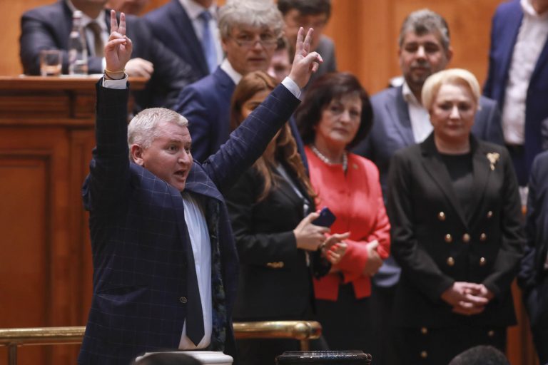Istoria moțiunilor de cenzură din România postdecembristă