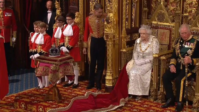 Regina Elisabeta a II-a a Marii Britanii, evacuată din Palatul Buckingham, de teama Covid-19