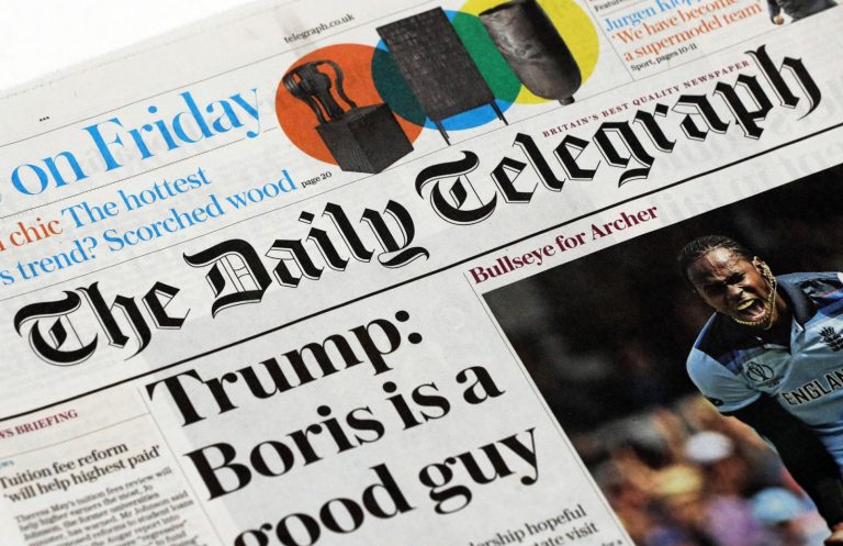Ziarul de suflet al lui Boris Johnson, The Telegraph, se vinde. Jeff Bezos și Evgeny Lebedev, interesați